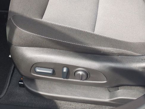 Used 2025 Chevrolet Blazer LT image 33