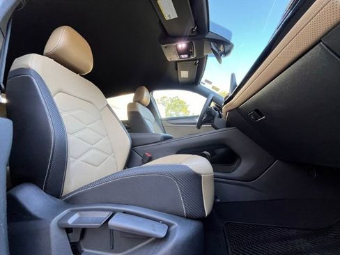 Used 2024 Volkswagen Atlas Cross Sport SE image 24