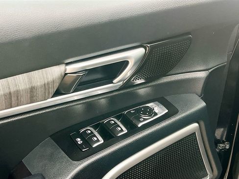 Used 2024 Kia Telluride EX w/ EX Captain's Chair Package image 18