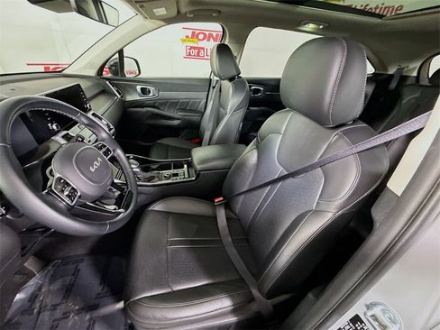 Used 2023 Kia Sorento SX image 27
