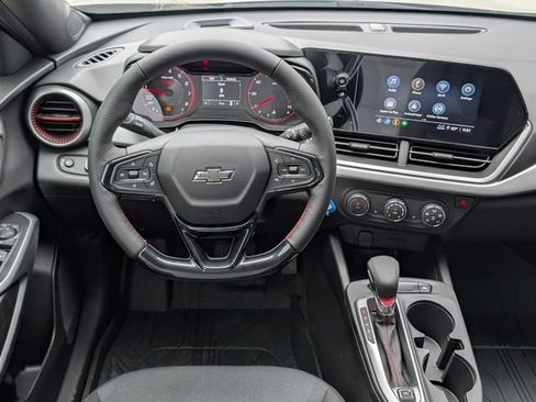 Used 2026 Chevrolet Trax RS w/ Sunroof Package FWD image 4