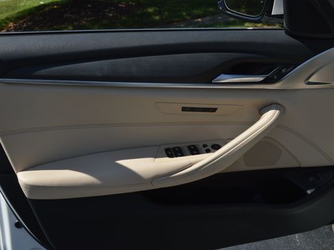 Used 2022 BMW 530i w/ Convenience Package RWD image 13