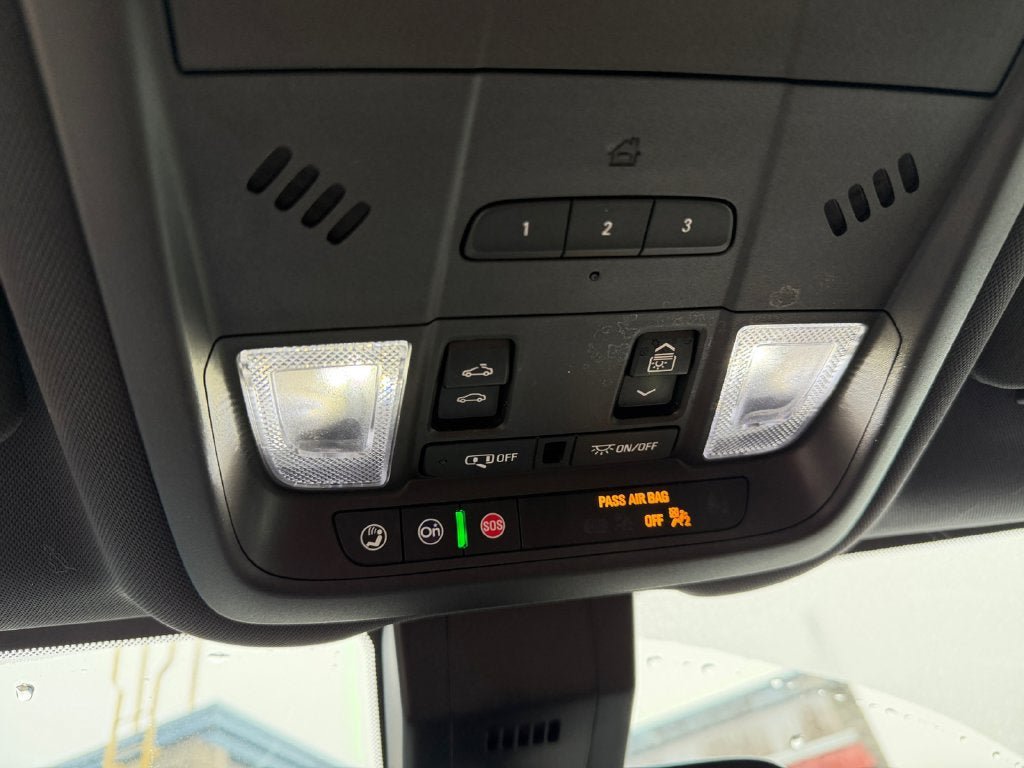 Used 2023 Chevrolet Equinox Premier AWD/4WD image 32