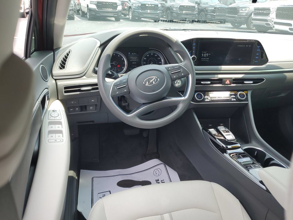 Used 2023 Hyundai Sonata SEL w/ Preferred Accessory Package FWD image 9