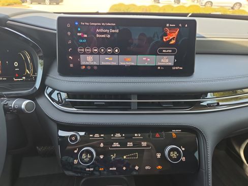 Used 2026 INFINITI QX60 Luxe w/ Family Package FWD image 13