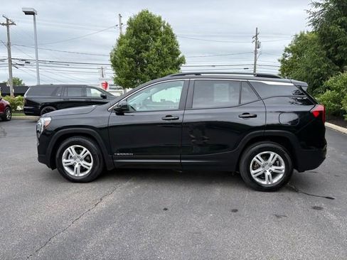 Used 2024 GMC Terrain SLE w/ Driver Convenience Package FWD image 2