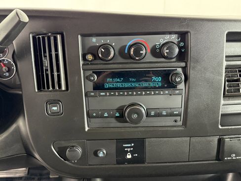 Used 2022 GMC Savana 2500 w/ Driver Convenience Package image 18