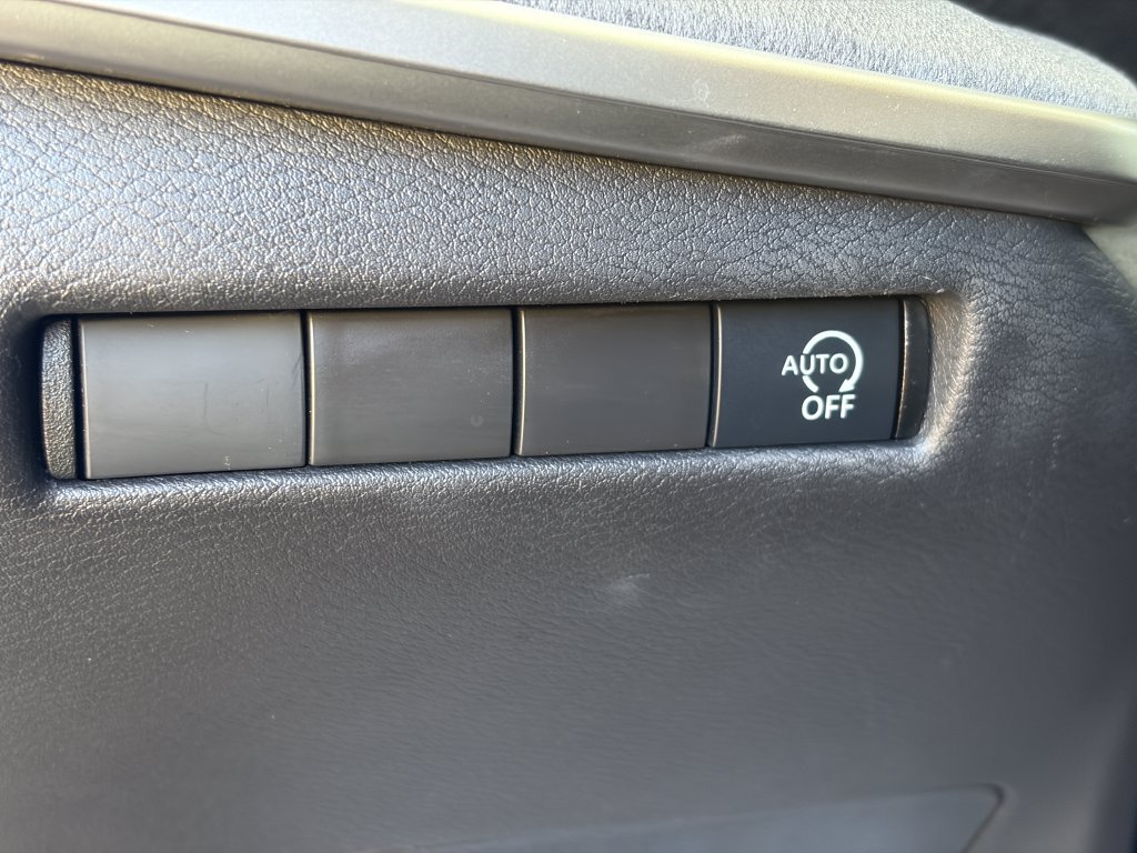 Used 2025 Nissan Kicks SV FWD image 18