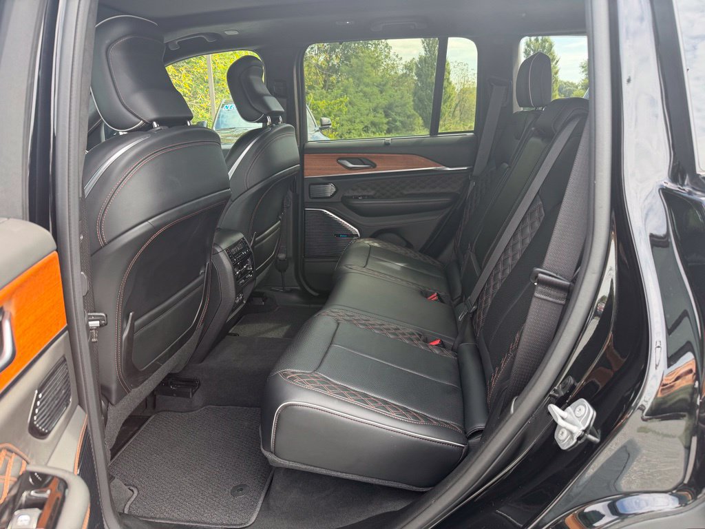 Used 2022 Jeep Grand Cherokee Summit AWD/4WD image 19