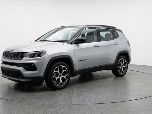 Used 2025 Jeep Compass Limited image 3