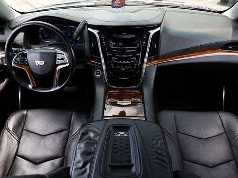 Used 2016 Cadillac Escalade 2WD image 2
