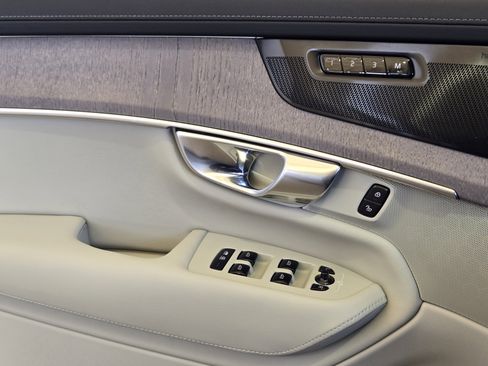 New 2026 Volvo XC90 B6 Ultra w/ Protection Package Premier image 24