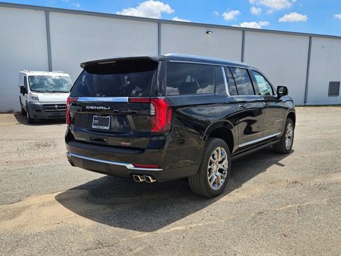 New 2026 GMC Yukon XL Denali w/ Denali Reserve Package AWD/4WD image 6