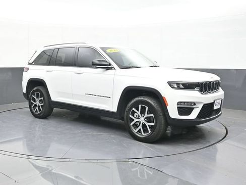 Used 2024 Jeep Grand Cherokee Limited w/ Trailer Tow Package AWD/4WD image 18