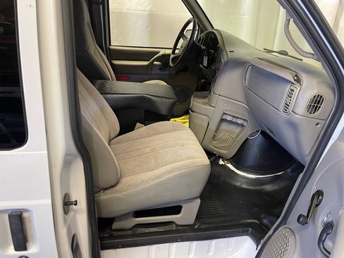 Used 1999 GMC Safari image 12