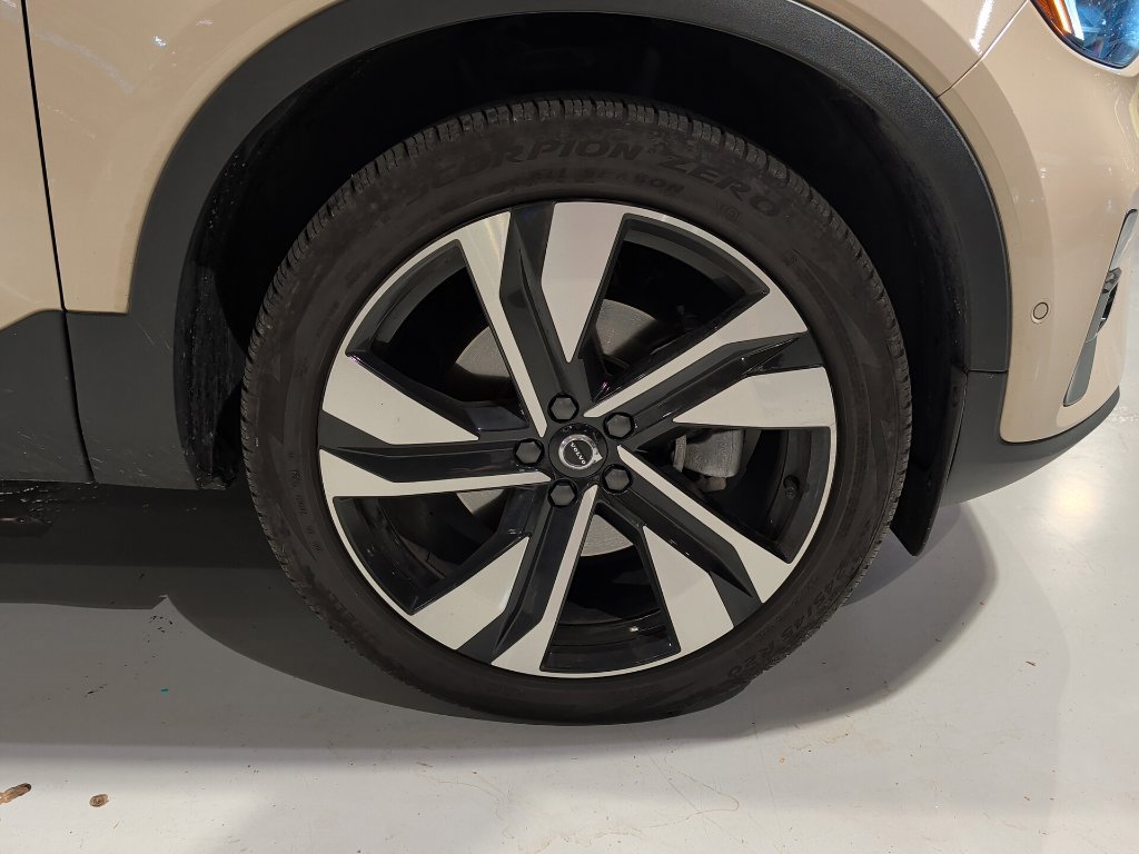 Used 2025 Volvo XC40 B5 Ultra w/ Climate Package AWD/4WD image 7