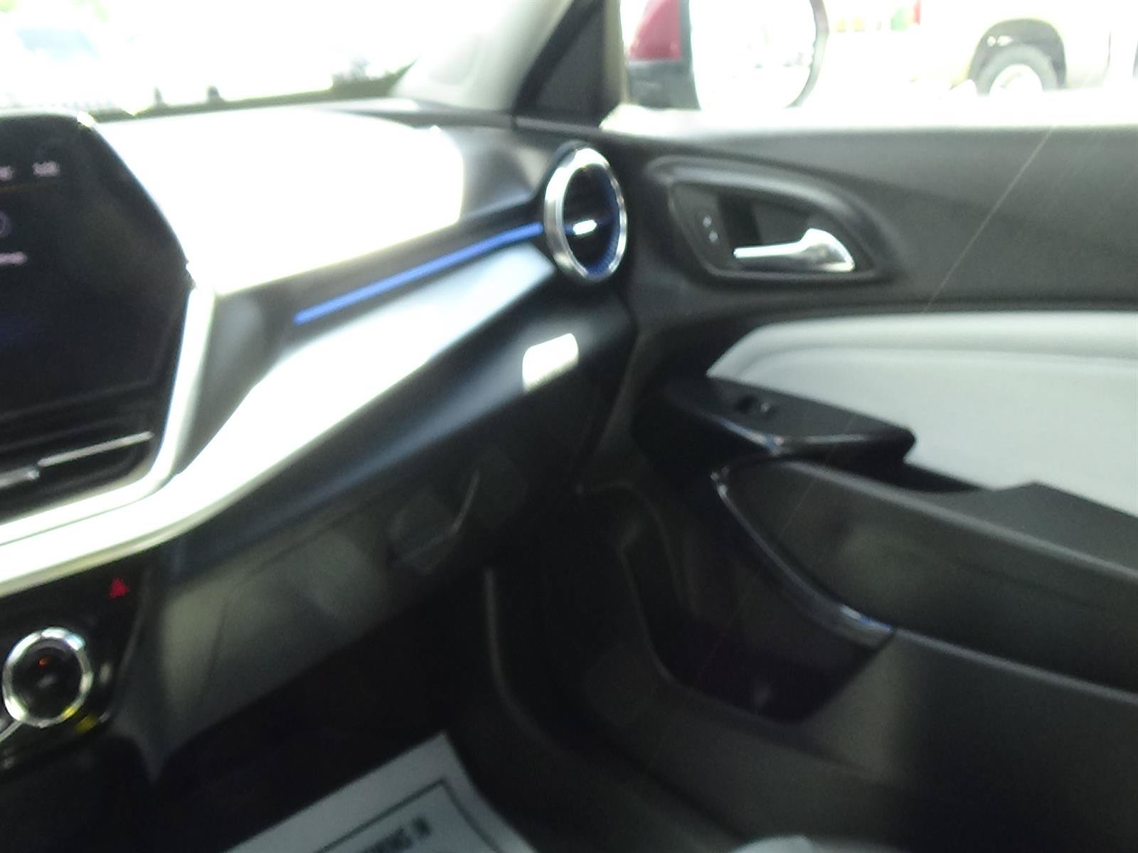 Used 2025 Chevrolet Trax LT w/ LT Convenience Package FWD image 28