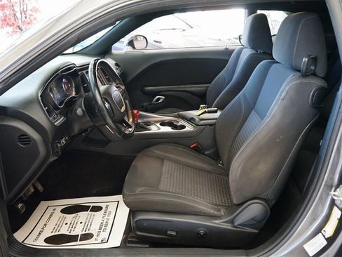 Used 2016 Dodge Challenger SXT image 19