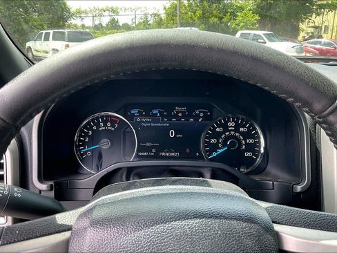 Used 2016 Ford F150 Platinum w/ Equipment Group 701A Luxury AWD/4WD image 19