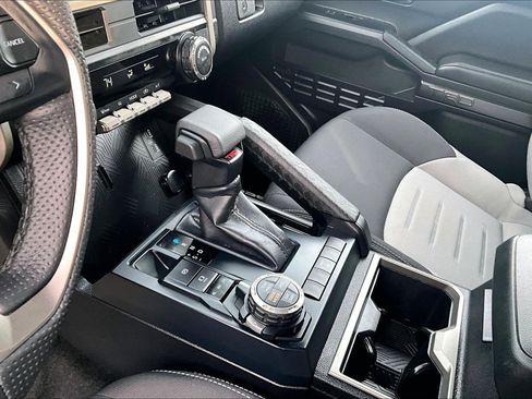 Used 2025 Toyota Tacoma TRD Off-Road image 16