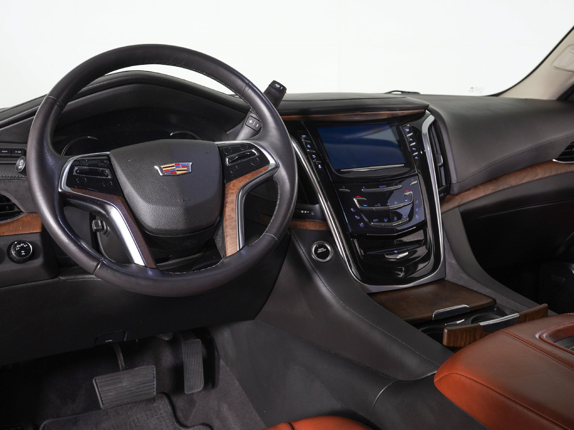 Used 2020 Cadillac Escalade Premium Luxury AWD/4WD image 19