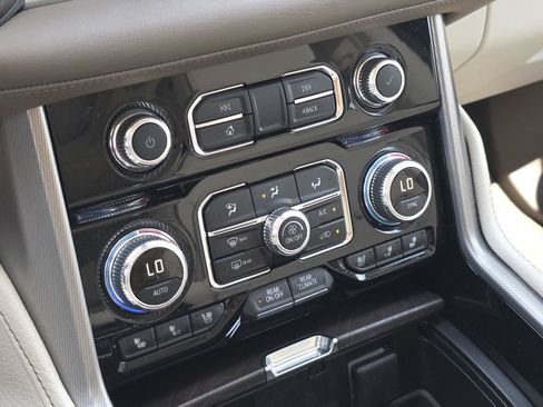Used 2023 GMC Yukon XL Denali RWD image 28