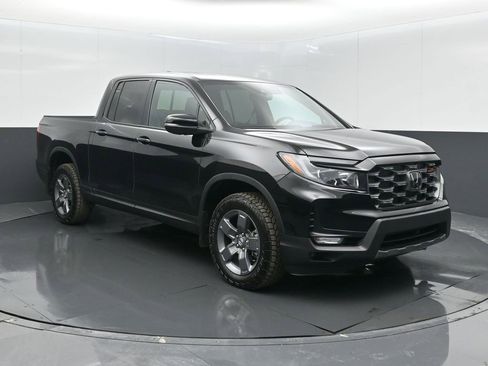 Certified 2025 Honda Ridgeline TrailSport image 1