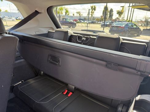 Used 2023 Volkswagen Tiguan SE image 17