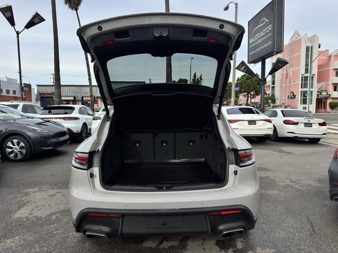 Used 2024 Porsche Macan image 8