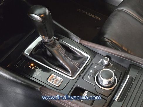 Used 2018 MAZDA MAZDA3 Touring image 23