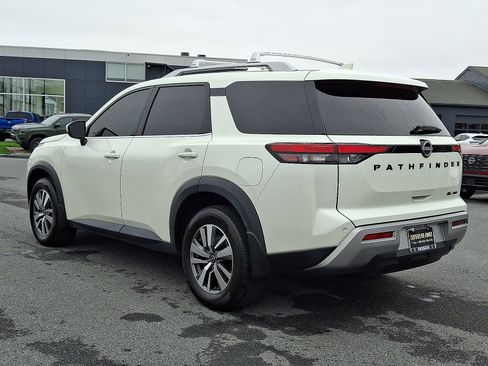 Certified 2023 Nissan Pathfinder SL w/ Black Appearance Package AWD/4WD image 5