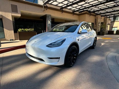 Used 2023 Tesla Model Y Long Range image 10