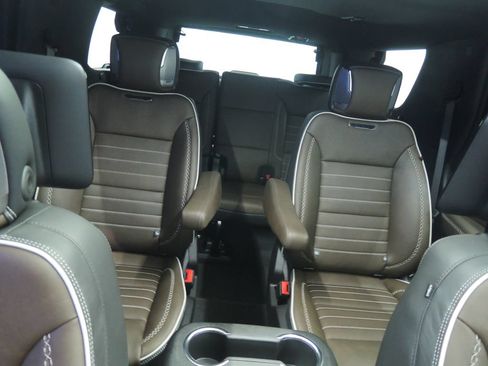 Used 2025 GMC Yukon Denali Ultimate AWD/4WD image 46