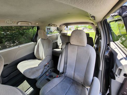 Used 2014 Toyota Sienna LE FWD image 13