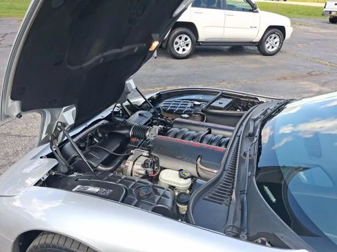 Used 2001 Chevrolet Corvette Coupe w/ Preferred Equipment Group2 RWD image 10