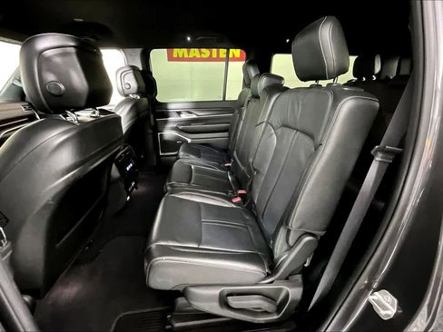 Used 2023 Jeep Wagoneer 2WD image 16