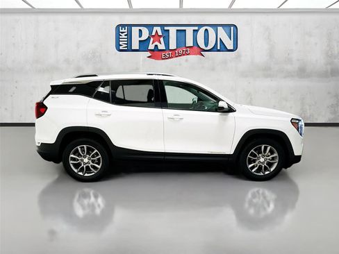 Used 2022 GMC Terrain SLT w/ Infotainment Package II FWD image 8