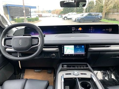 New 2026 Lincoln Navigator L Reserve AWD/4WD image 22