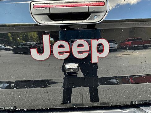 New 2025 Jeep Gladiator Rubicon image 12