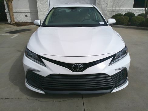 Used 2023 Toyota Camry LE image 3