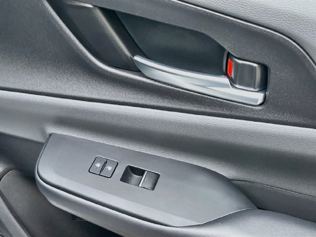 Used 2025 Toyota Prius XLE FWD image 32