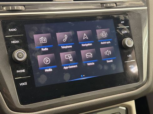 Used 2024 Volkswagen Tiguan SE image 21