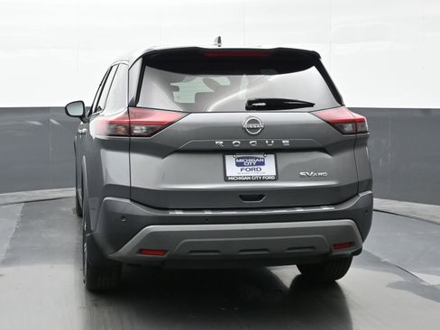 Used 2022 Nissan Rogue SV AWD/4WD image 2