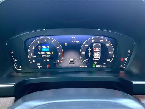 Used 2025 Honda Pilot Elite image 25