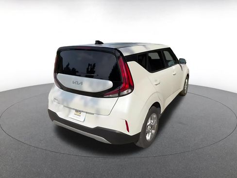 Used 2025 Kia Soul LX w/ LX Technology Package FWD image 14