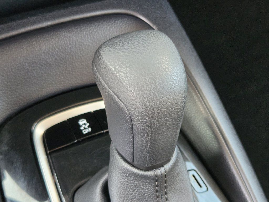Used 2025 Toyota Corolla LE FWD image 20