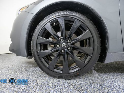Used 2018 Nissan Maxima SR w/ Midnight Edition FWD image 48