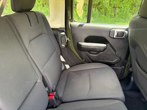 Used 2023 Jeep Wrangler Unlimited w/ Convenience Group AWD/4WD image 35