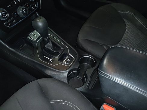 Used 2019 Jeep Cherokee Latitude w/ Popular Appearance Group image 26