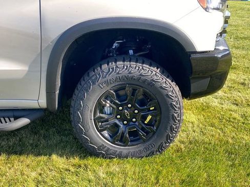 New 2026 Chevrolet Silverado 1500 ZR2 w/ Dark Appearance Package image 16